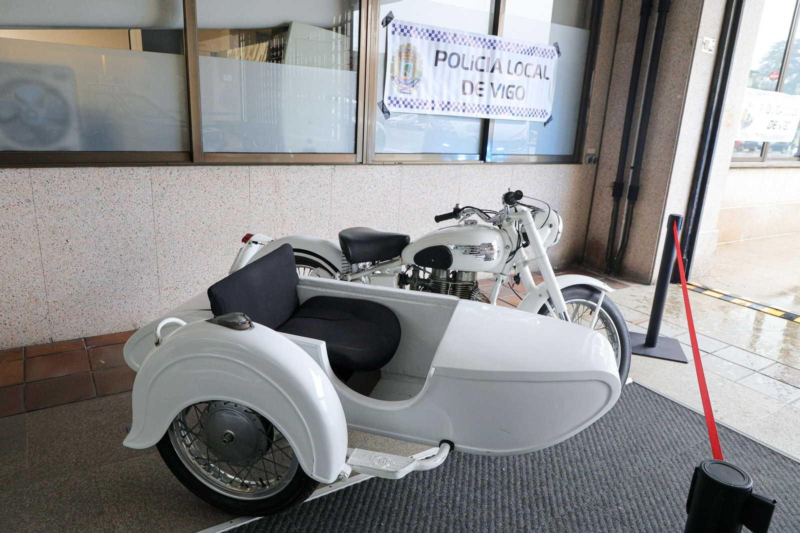 Galería | Niños y mayores descubren el trabajo de la Policía Local de Vigo