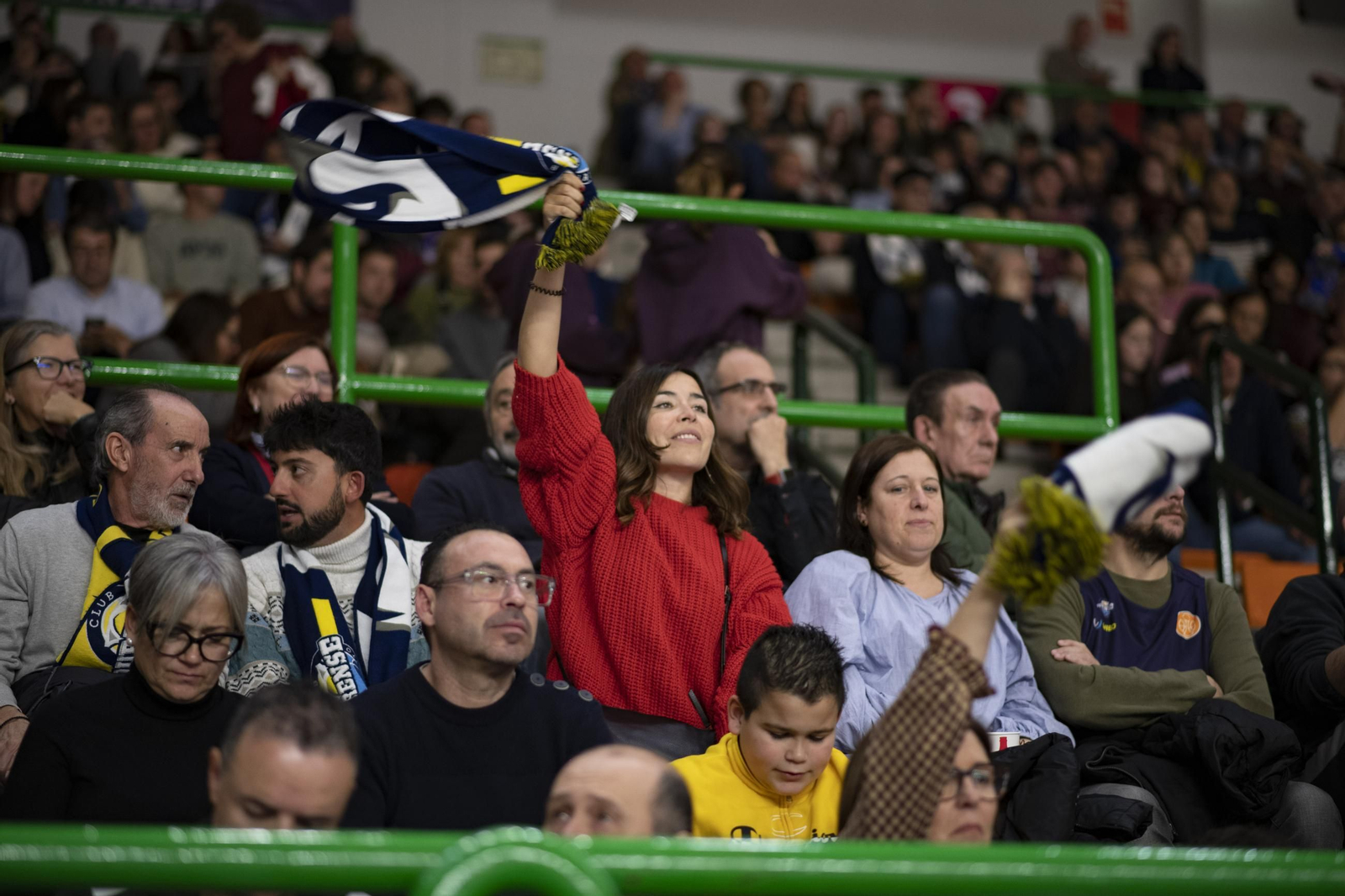 Galería | El Pazo se llena de Navidad en la primera derrota del COB como local