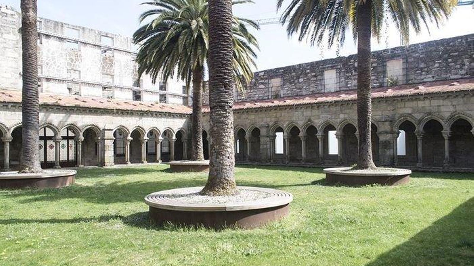 Ourense. 31--03-2015. Claustro de San Francisco, visita guiada por Alberto García.