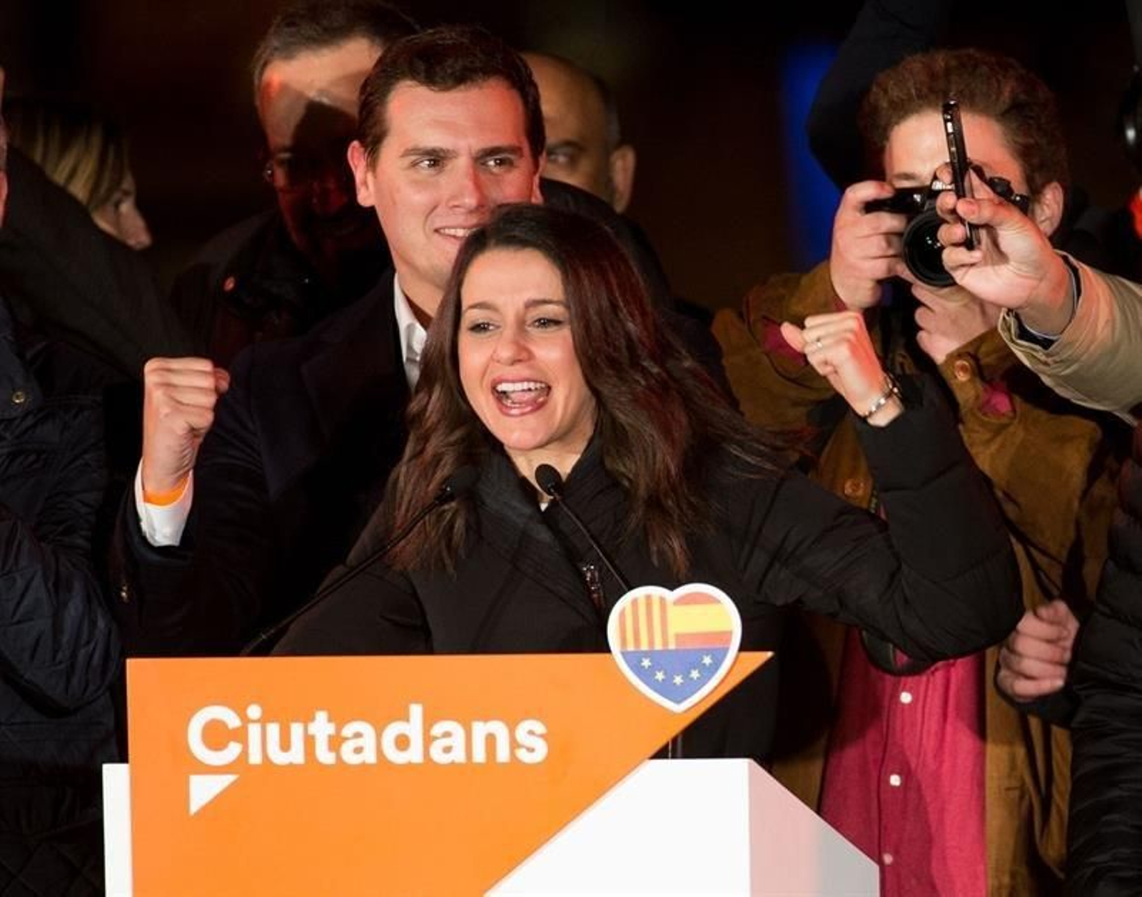 La candidata de Ciudadanos a la presidencia de la Generalitat, Inés Arrimadas, y el presidente de la formación Albert Rivera (i)