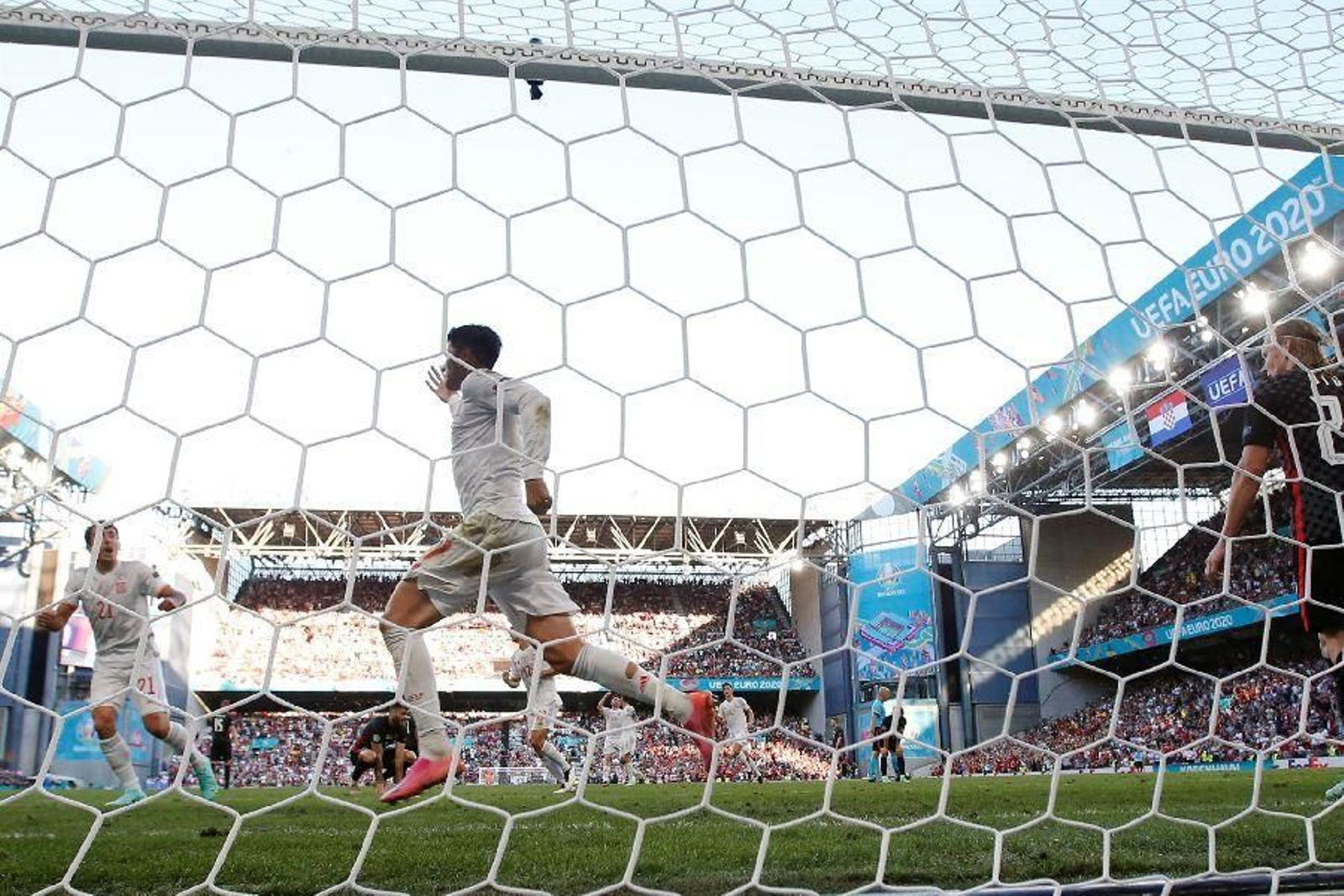 España sufre en su pase a cuartos 05