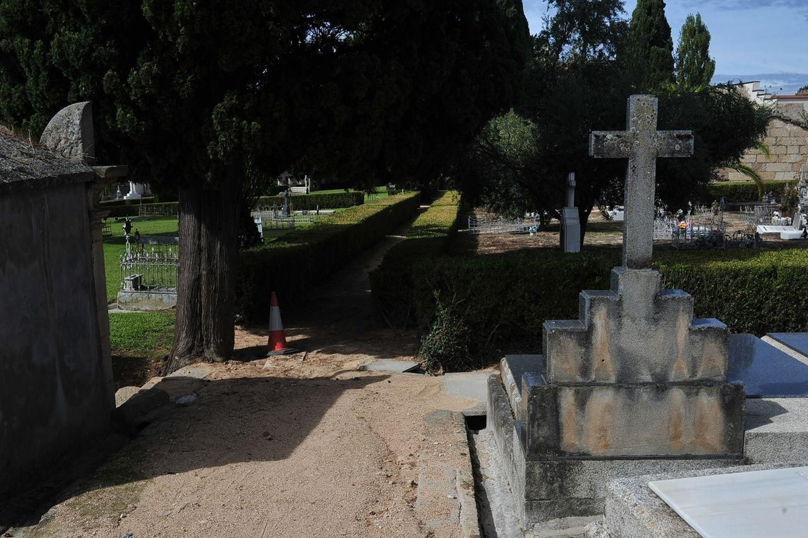 El mal estado de los caminos del cementerio de San Francisco (Foto: José Paz)