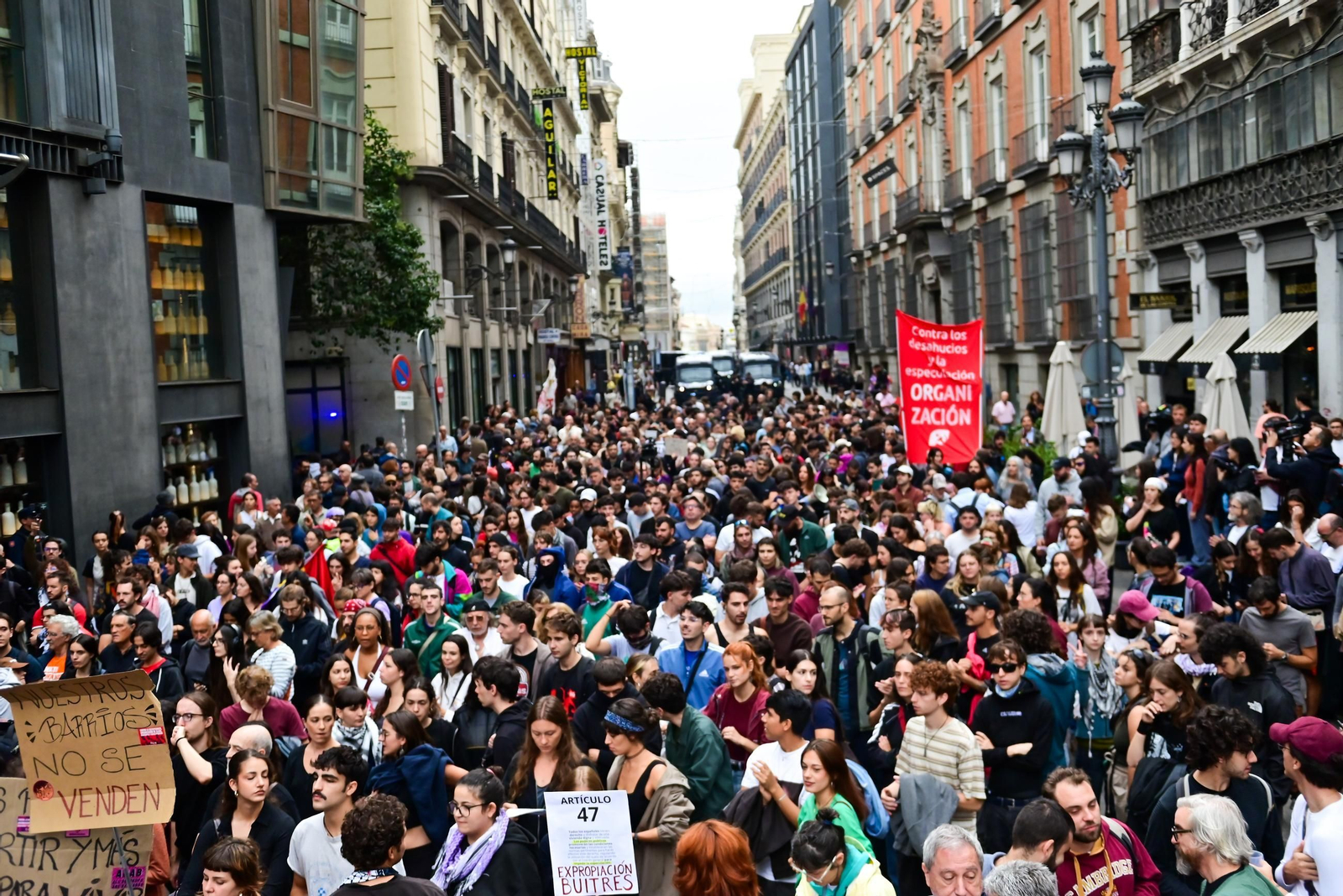 EuropaPress_7814774_02_october_2026_spain_madrid_tenants_and_housing_activists_gather_outside