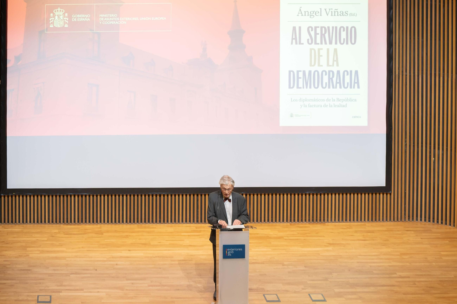 Angel Viñas durante la presentación del libro