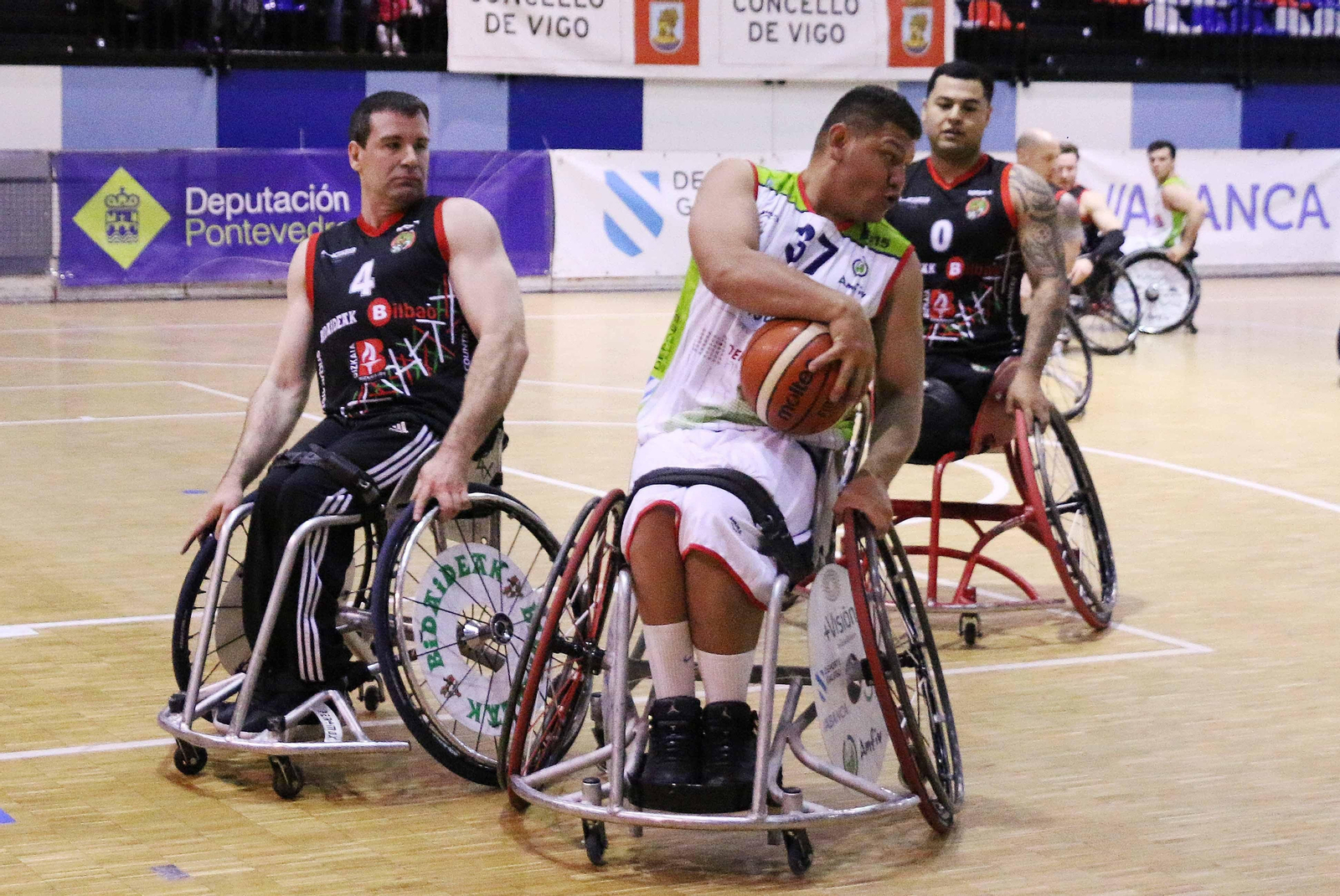 Landeros, del Amfiv.