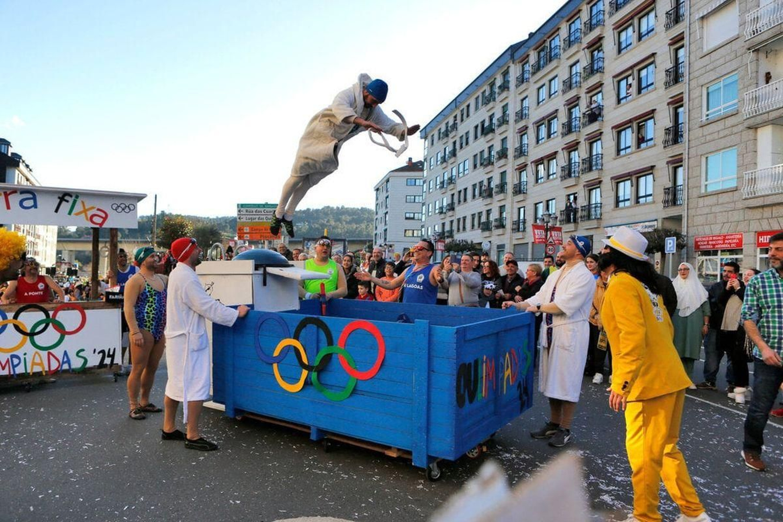 Unha divertida comparsa no desfile de Entroido de Barbadás o ano pasado.