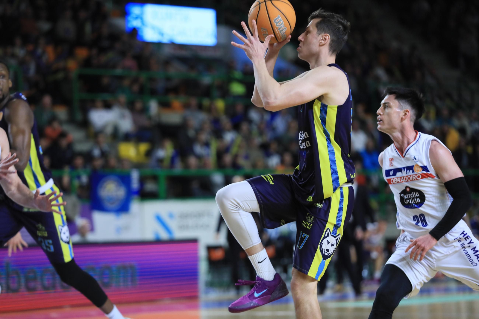 Galería | El Pazo, a reventar para el derbi COB-Obradoiro