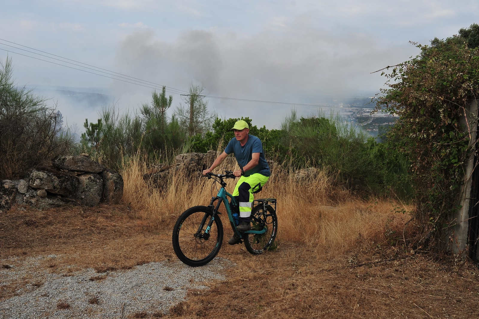 Galería | Despliegue de medios para extinguir un incendio en Rante