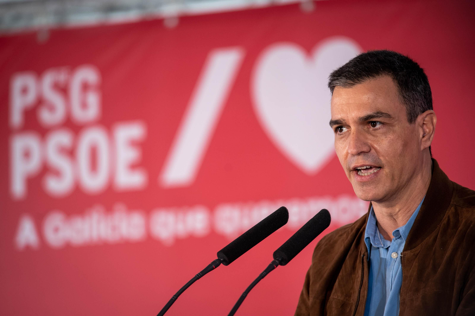 OURENSE (XARDÍNS DO POSÍO). 27/06/2020. OURENSE. El presidente del gobierno, Pedro Sánchez, acompaña al candidato a la Xunta de Galicia, Gonzalo Caballero y a Marina Ortega en un mitin del PSdeG-PSOE. FOTO: ÓSCAR PINAL

Pedro Sánchez