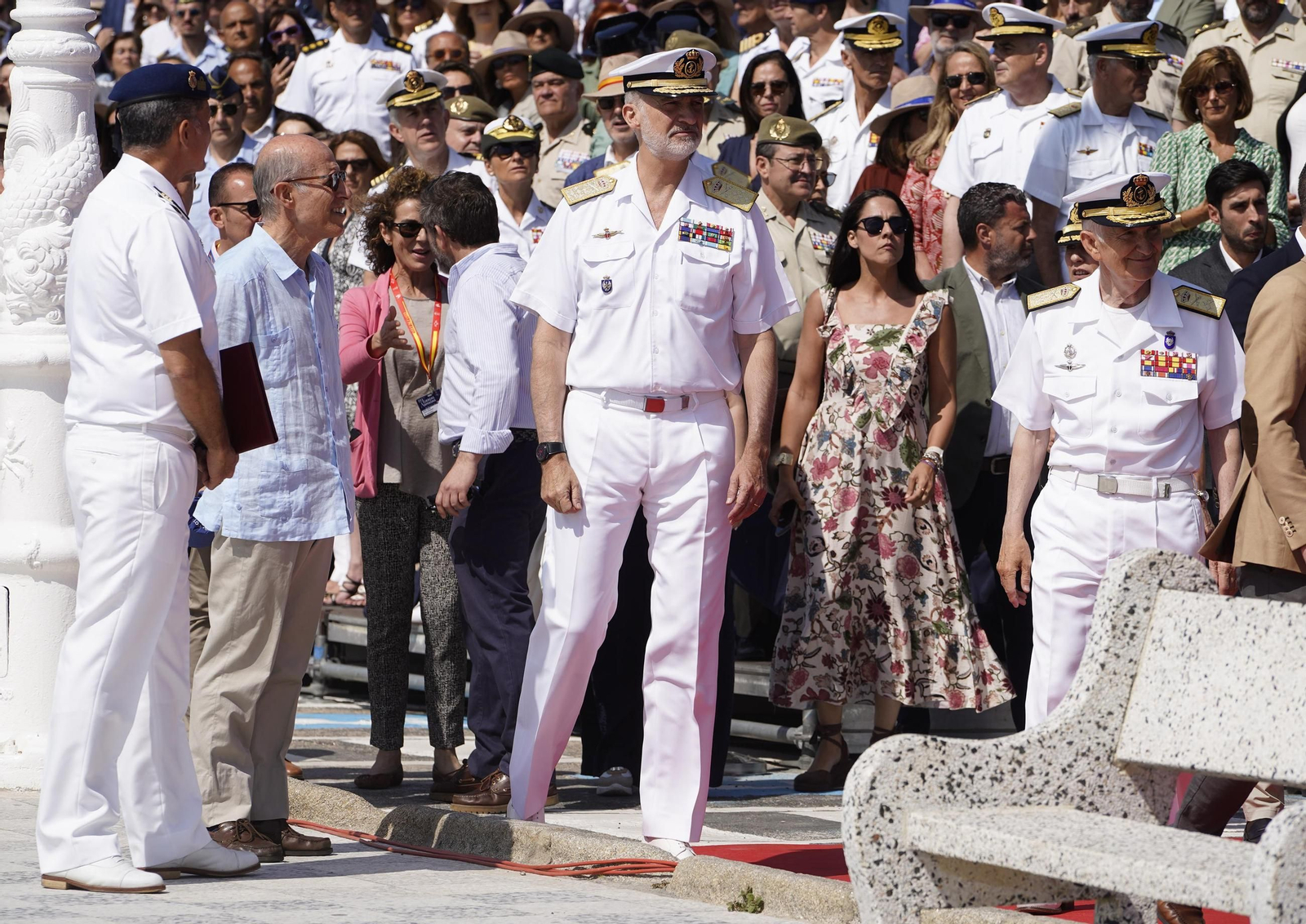 Galería | Felipe VI participa en la revista naval y presencia la exhibición de militares en Samil