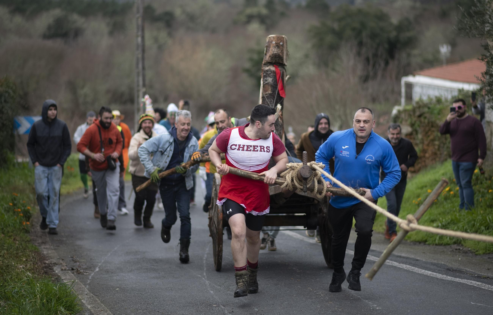 Galería | El meco Abalos recorrió As Teixugueiras, Cartelle