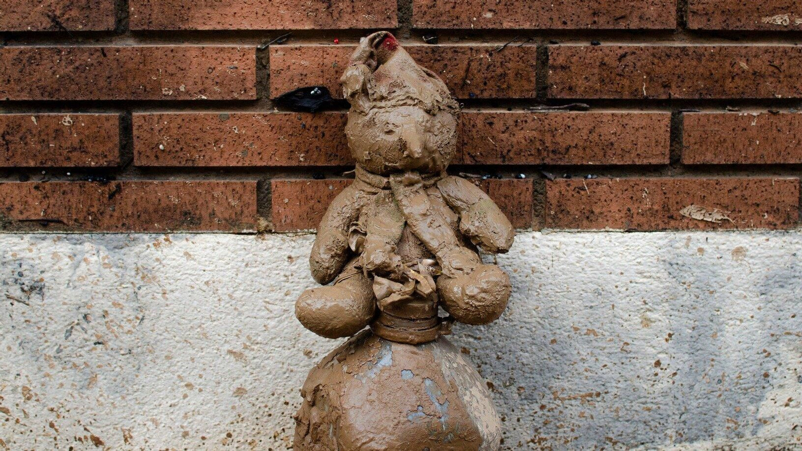 Un juguete en una calle de Massanassa. Imagen de Lucía Otero, fotoperiodista de La Región.