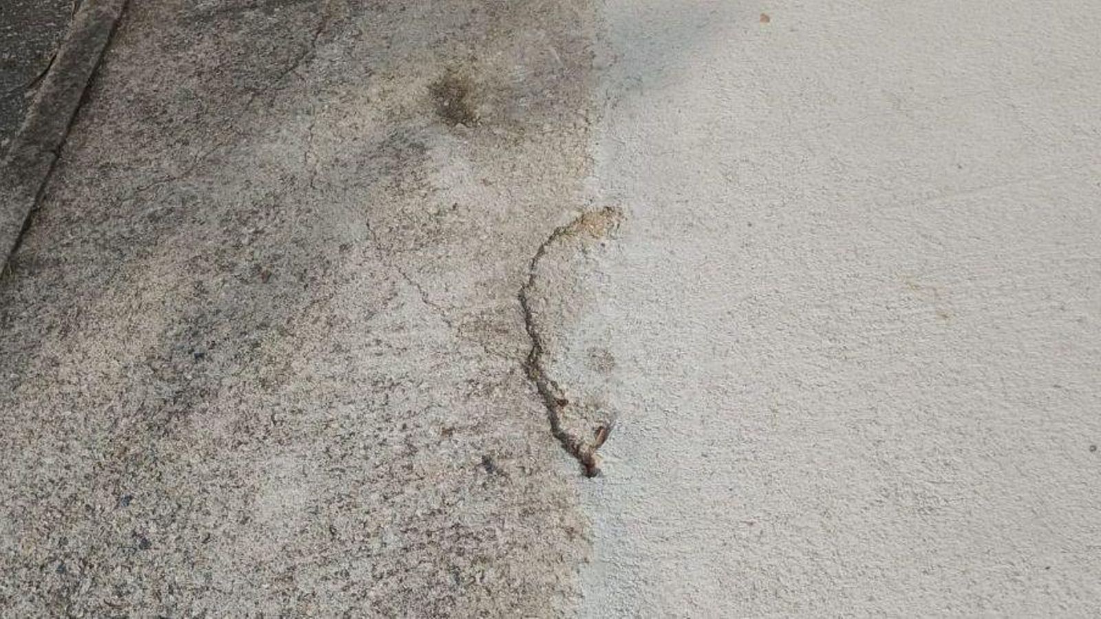 Rúa sin cuidar.