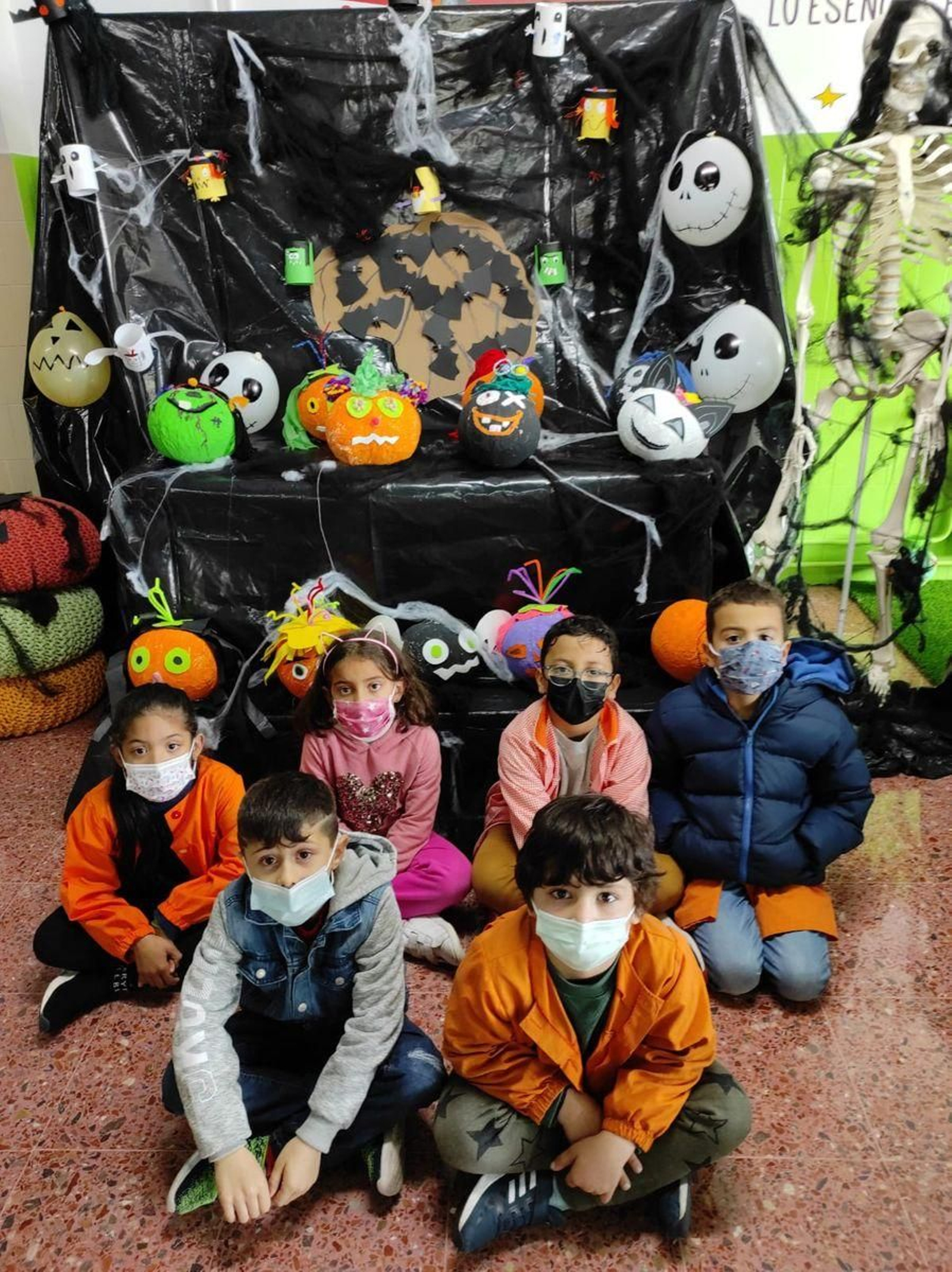 Manuel Luís Acuña. Xunto á exposición de cabazas.