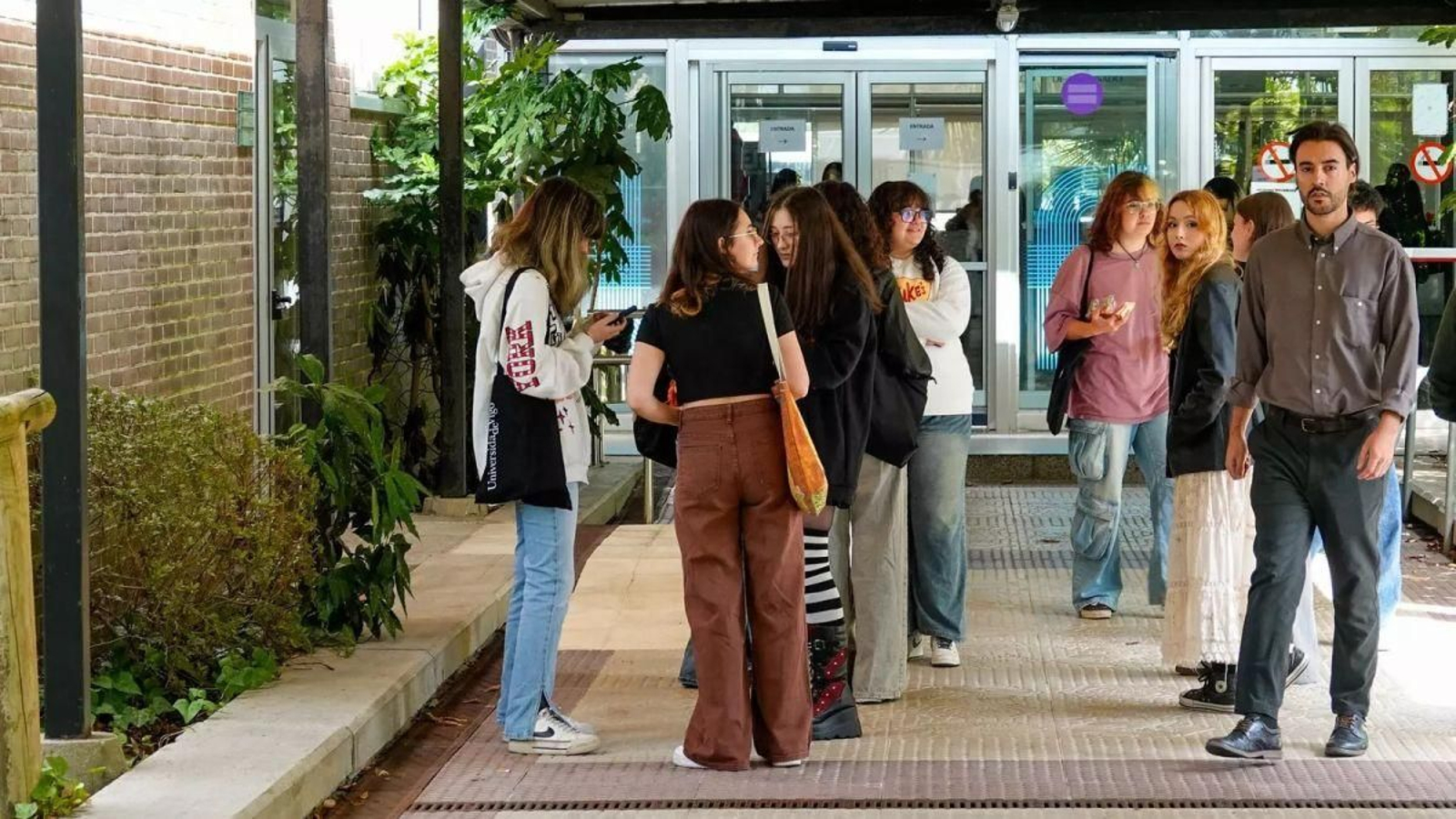 Alumnos de la UVigo en el campus central.