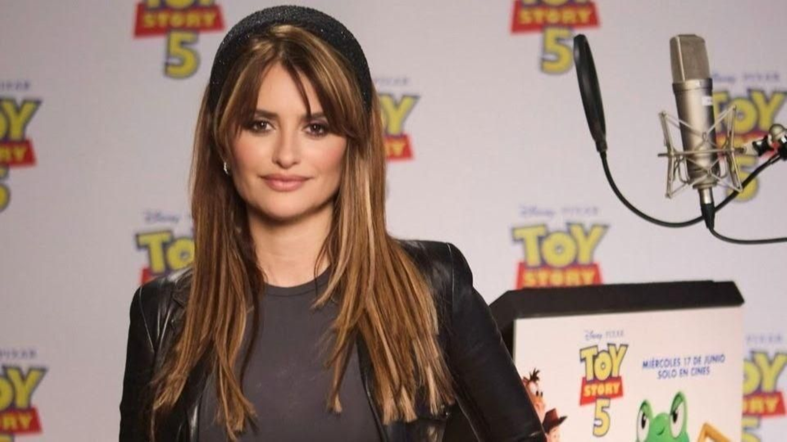 Penélope Cruz estará en Toy Story 5 poniendo voz a un personaje muy "flamenco".