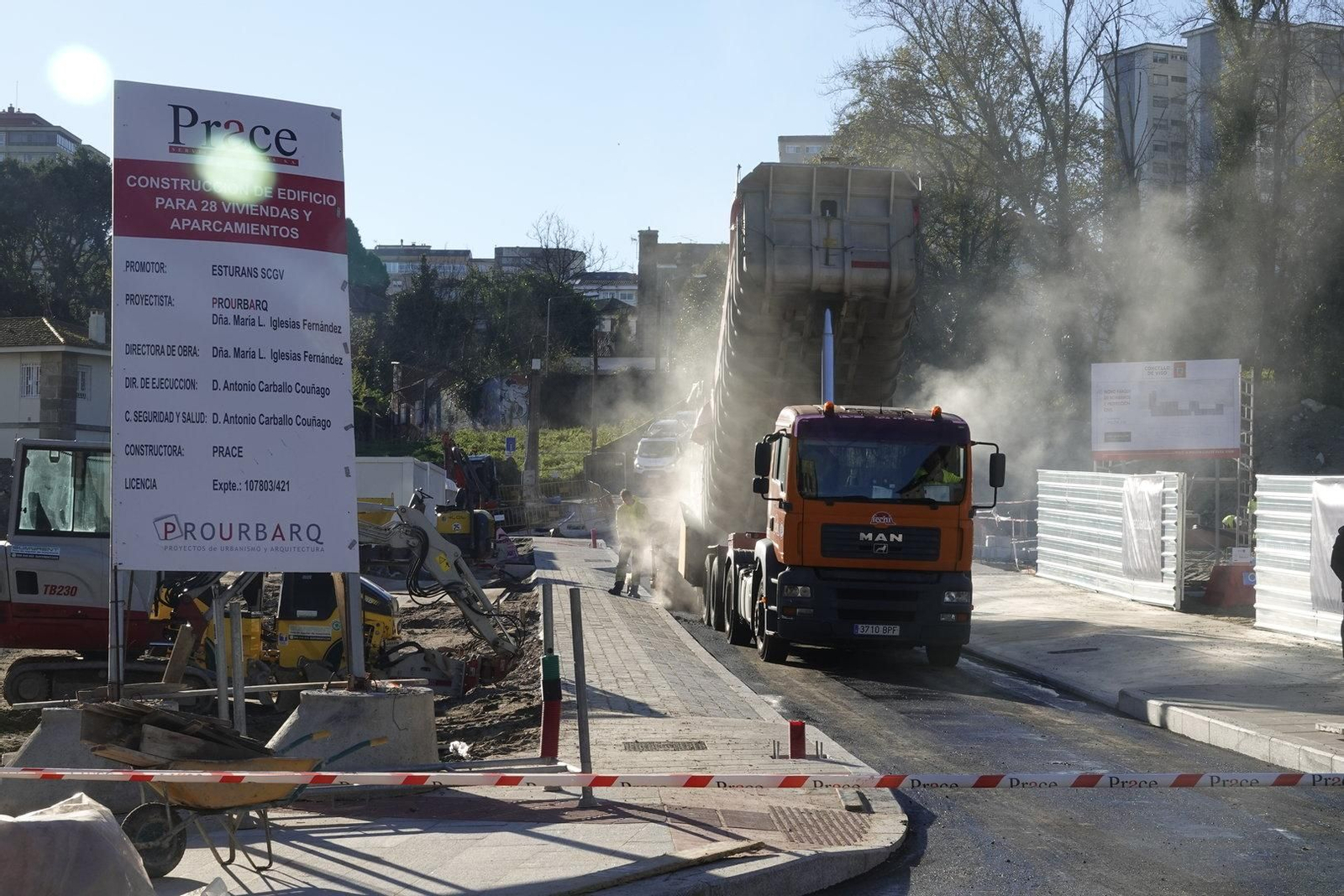 Imagen de archivo del inicio de las obras del parque de Bomberos de Vigo en Esturáns, otra de las parcelas del Concello. // Vicente Alonso