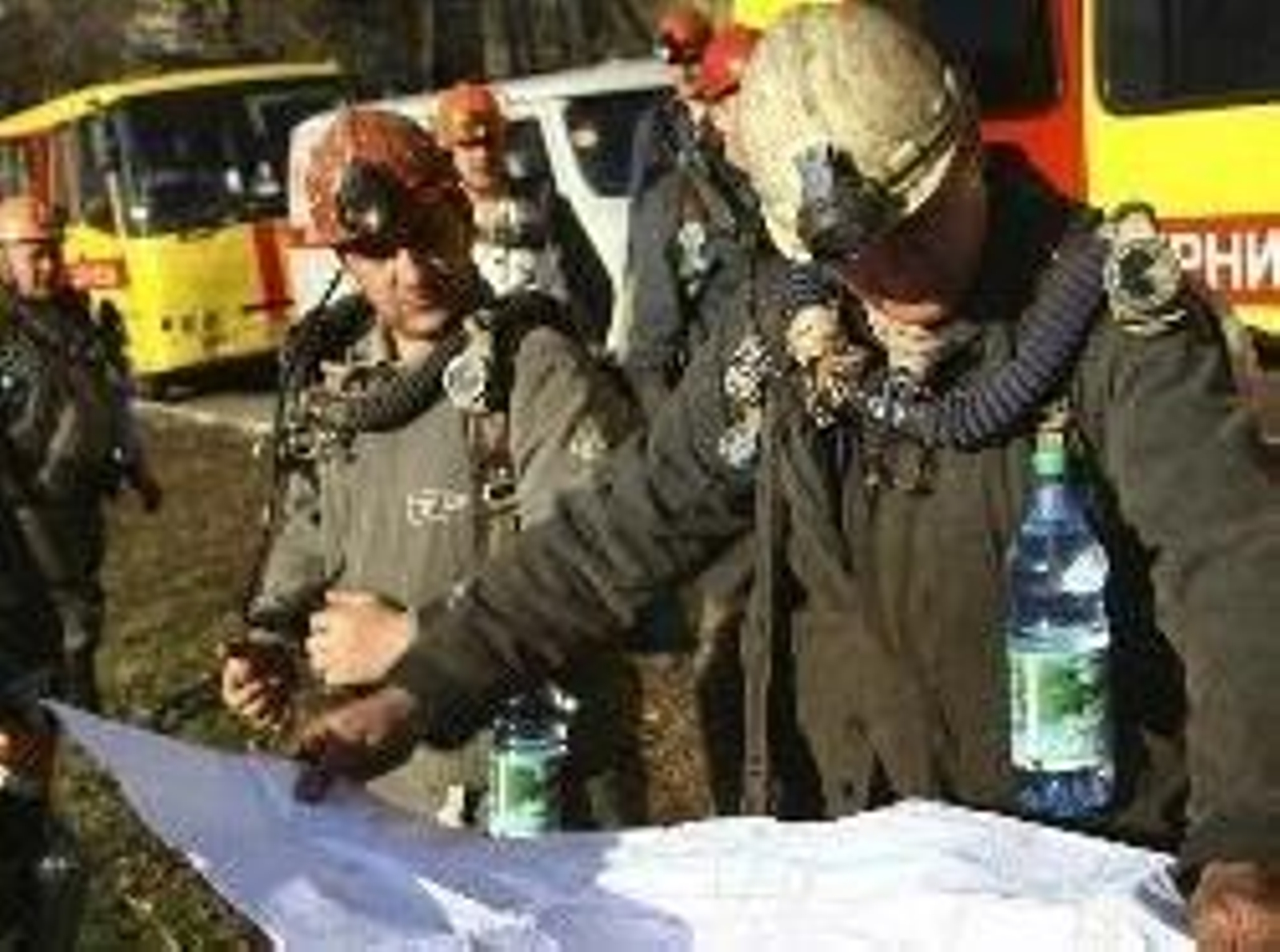 65 muertos rescatados en una mina de Ucrania.