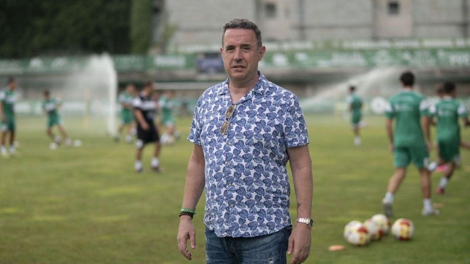 El presidente del Arenteiro, Francisco Vázquez Rongel, antes de un partido en Espiñedo.