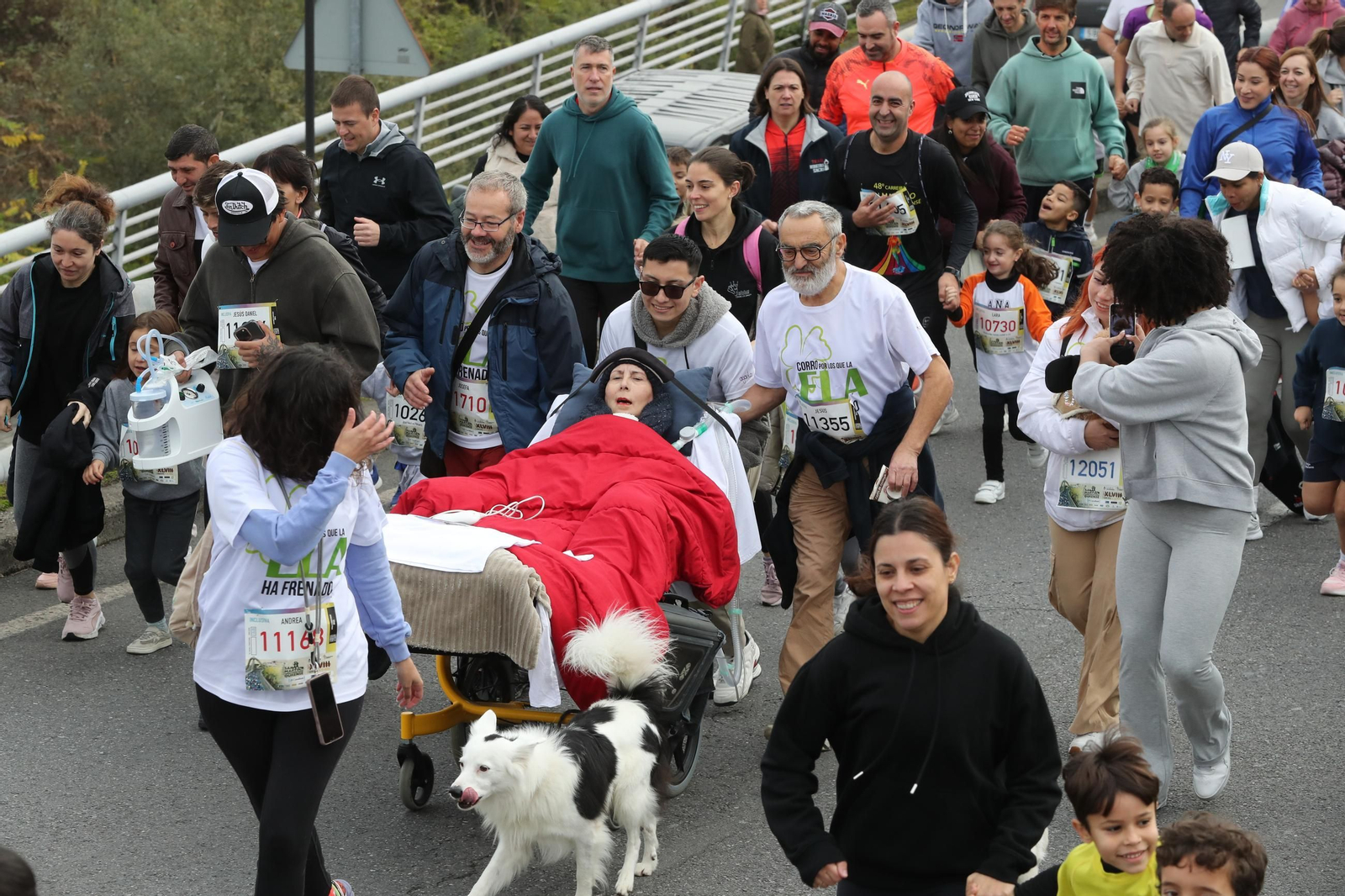 Galería |  Niños y jóvenes, también se divierten recorriendo Ourense durante la Carrera de San Martño
