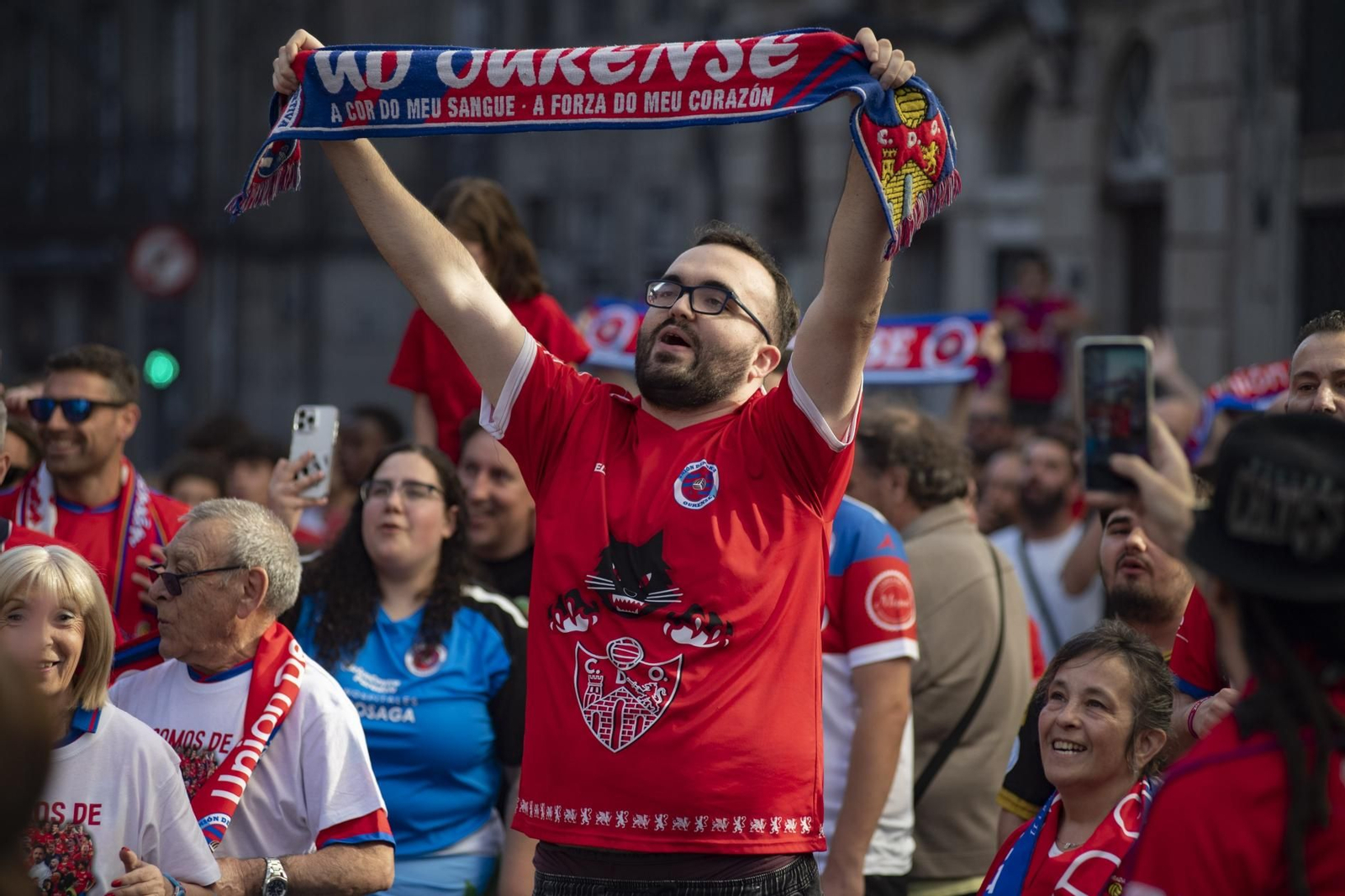 Galería | La aplaudida acogida de los unionistas a la UD Ourense contrasta con la pitada a Jácome en la Plaza Mayor, en fotos