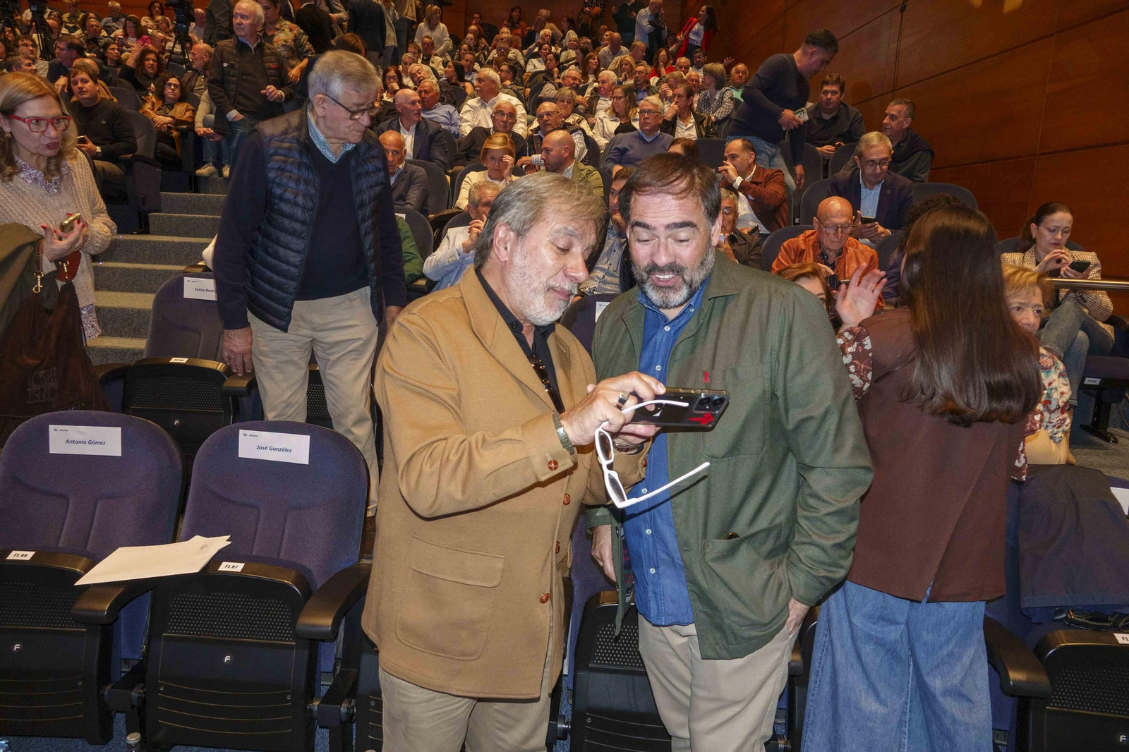 Galería | Rueda lidera el acto del PPdeG en Vigo y hace balance del mandato