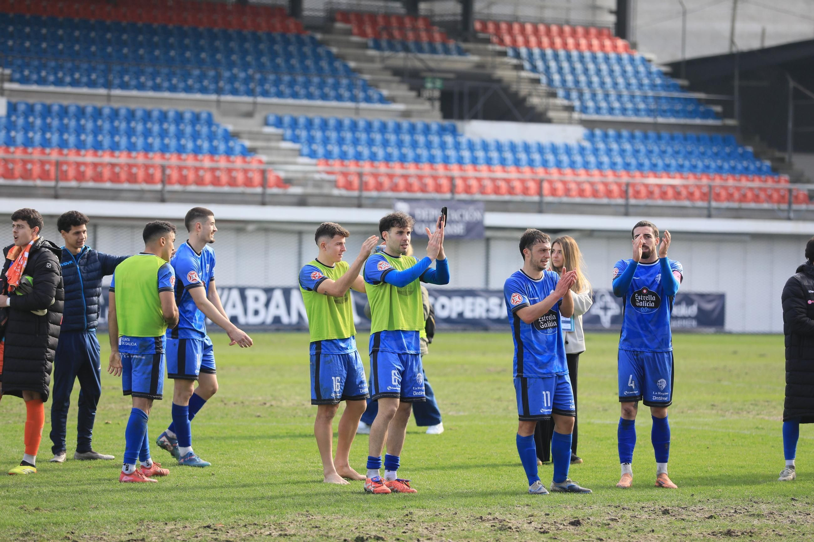 Galería | O Couto vive una nueva victoria del Ourense CF antes de la reforma del césped