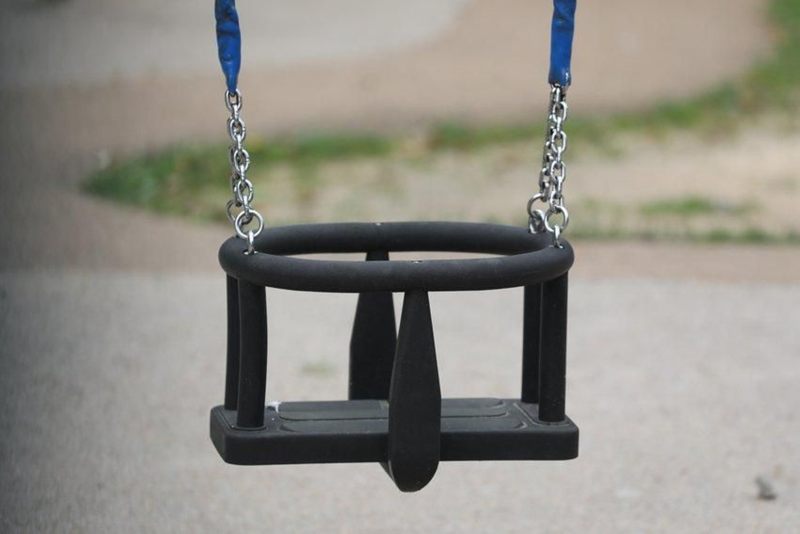 Imagen de un columpio en el jardín del Posío. Foto: José Paz