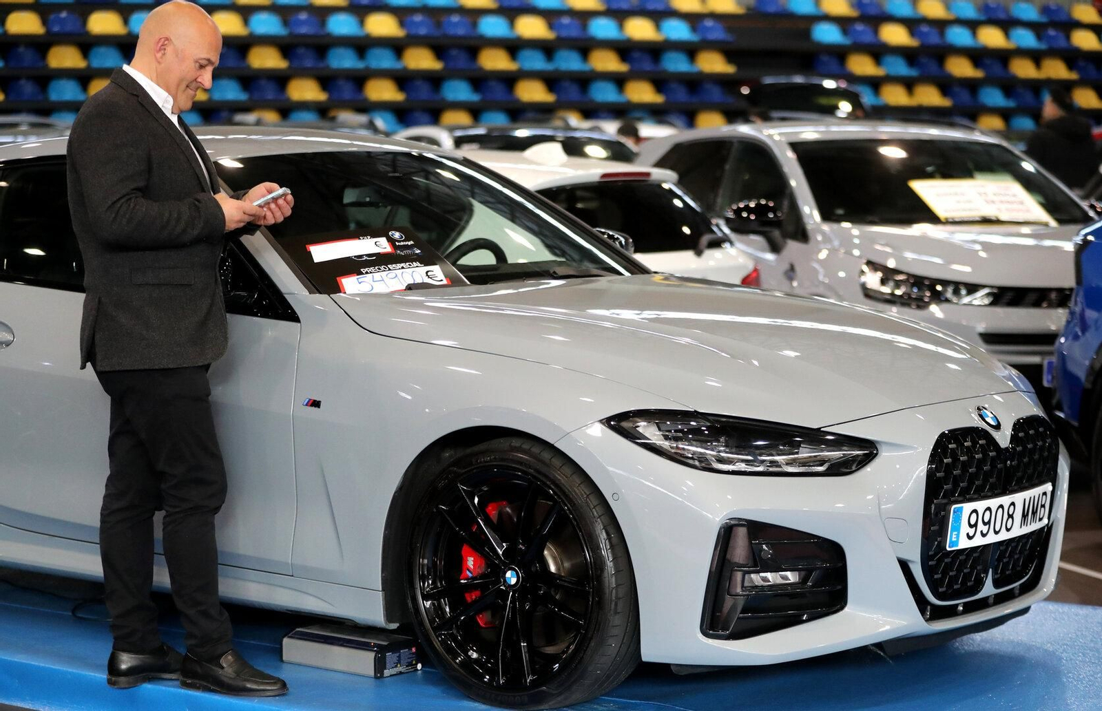 Segunda jornada del Salón del Automovil en Expourense, especial coches de ocasión.