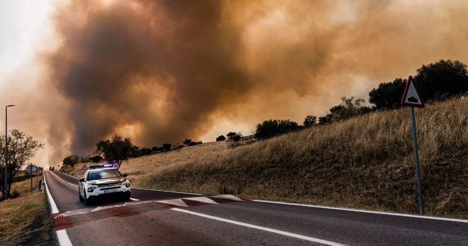 Galería | Madrid vive el incendio forestal más grande de su historia bajo un gran manto de humo