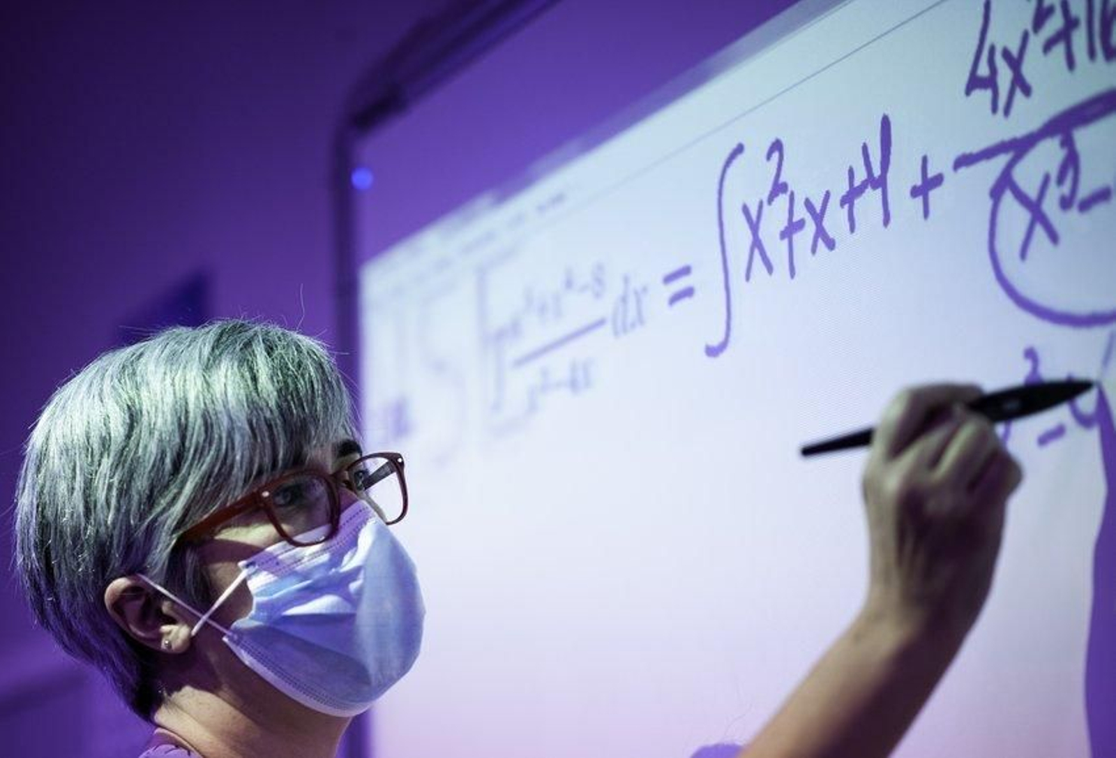 Ourense 25/5/20. Primer día fase 2 estado de alarma. Clases bachillerato en el colegio Salesianos. Fotos Martiño Pinal