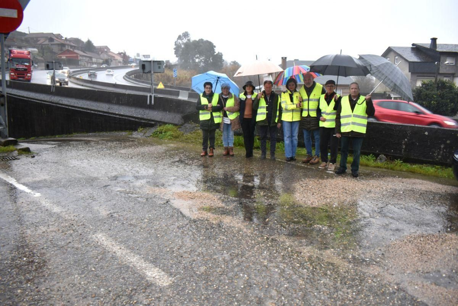 La alcaldesa ayer a la vera de la Autovía A-55,  para denunciar la inacción del Ministerio de Transportes.