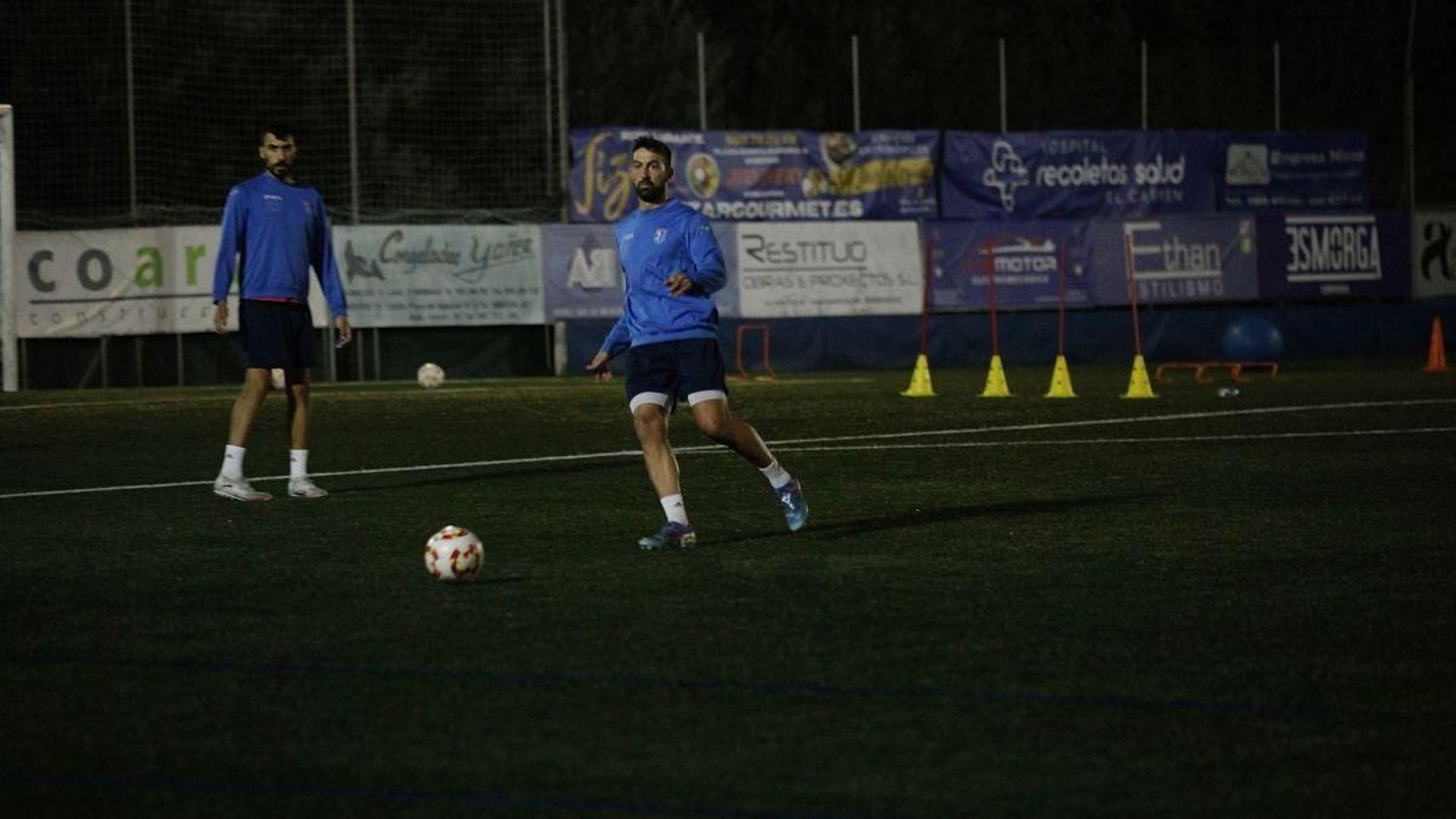 Pablo Corzo y Marcelo, durante un entrenamiento del Barbadás en Os Carrís.