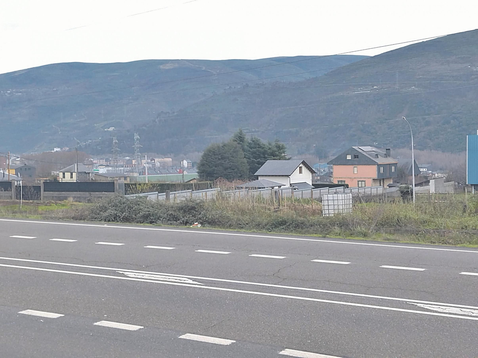 Zona de O Barco de Valdeorras en la que entraron en cinco viviendas la noche de Fin de Año.