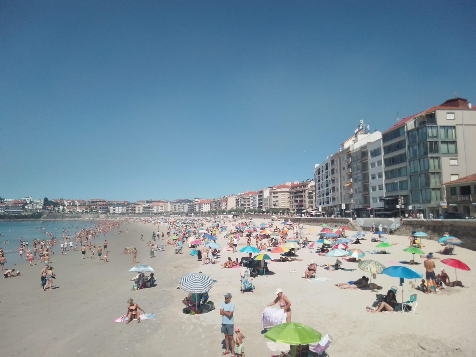 La emblemática playa de Silgar, uno de los arenales más concurridos de la ría de Pontevedra.
