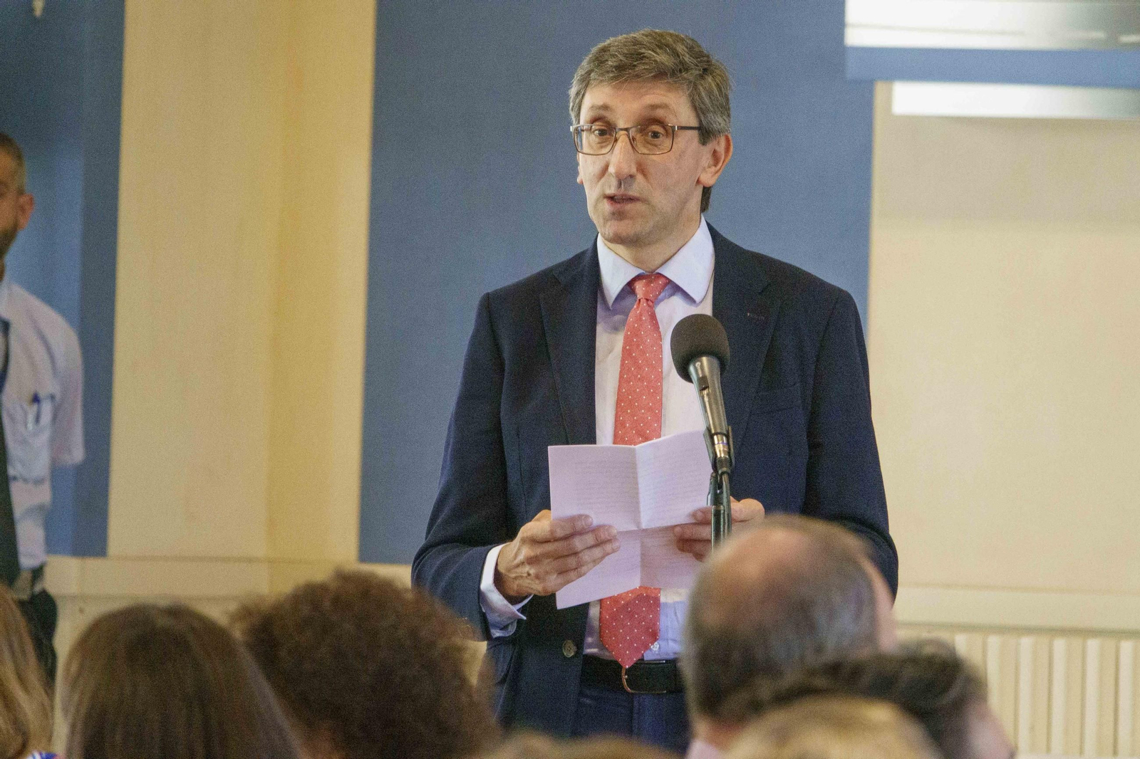 Galería | Emotiva despedida en Vigo al exjuez decano Germán Serrano