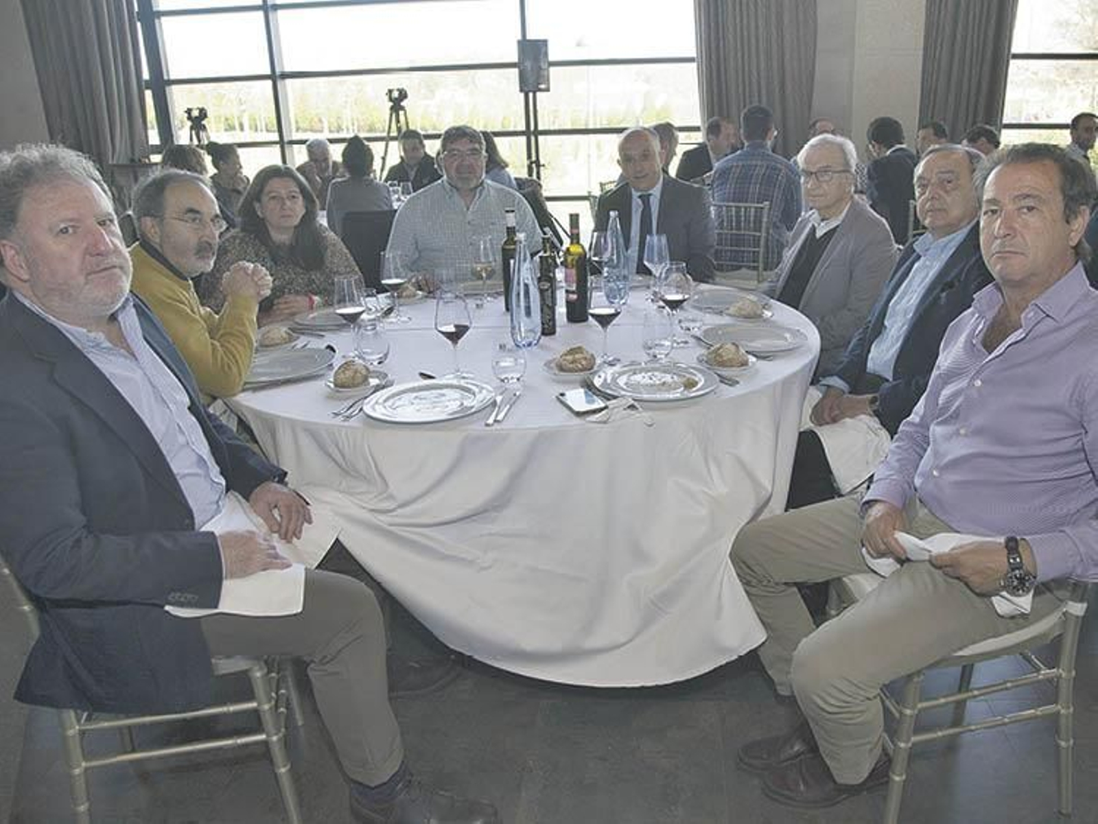 Fernando Martínez Lamas, arquitecto de Martínez Lamas Arquitectura; Javier Casares, presidente del Liceo de Ourense; María José Alonso, abogada; César Diéguez; gerente de Adegas Cachín; Jorge Villarino, jefe de Grandes Clientes de La Región; Manuel Martínez Rapela, directivo del Liceo de Ourense; Manuel Barja, consejero de Extraco, y Lisardo González, gerente de Maderas San Martín.