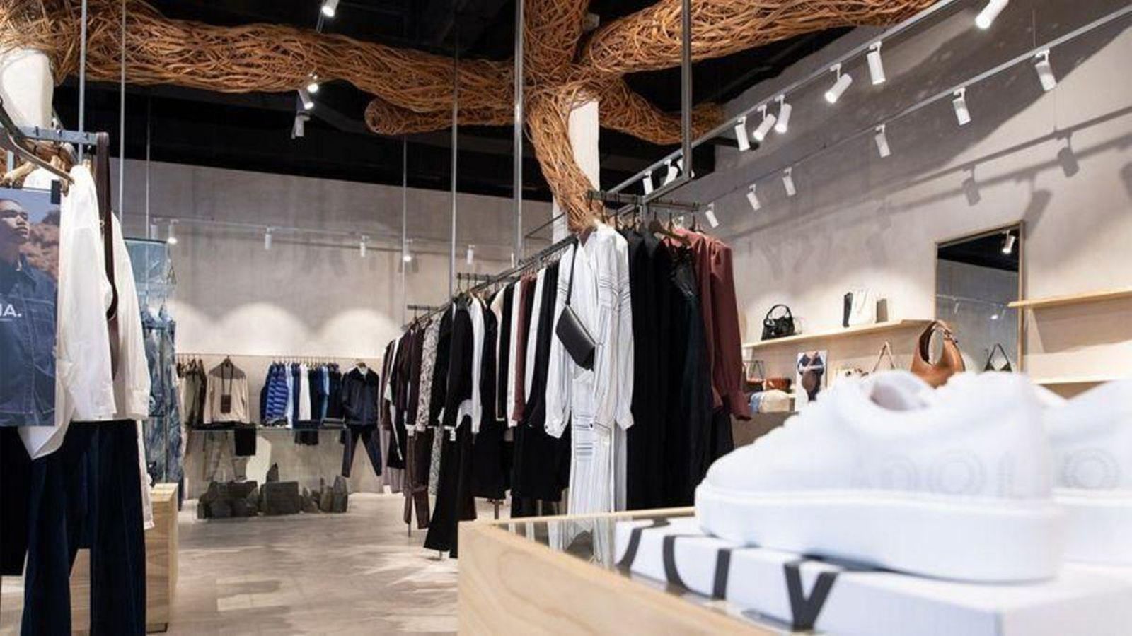 Tienda de Adolfo Domínguez, en la ciudad.