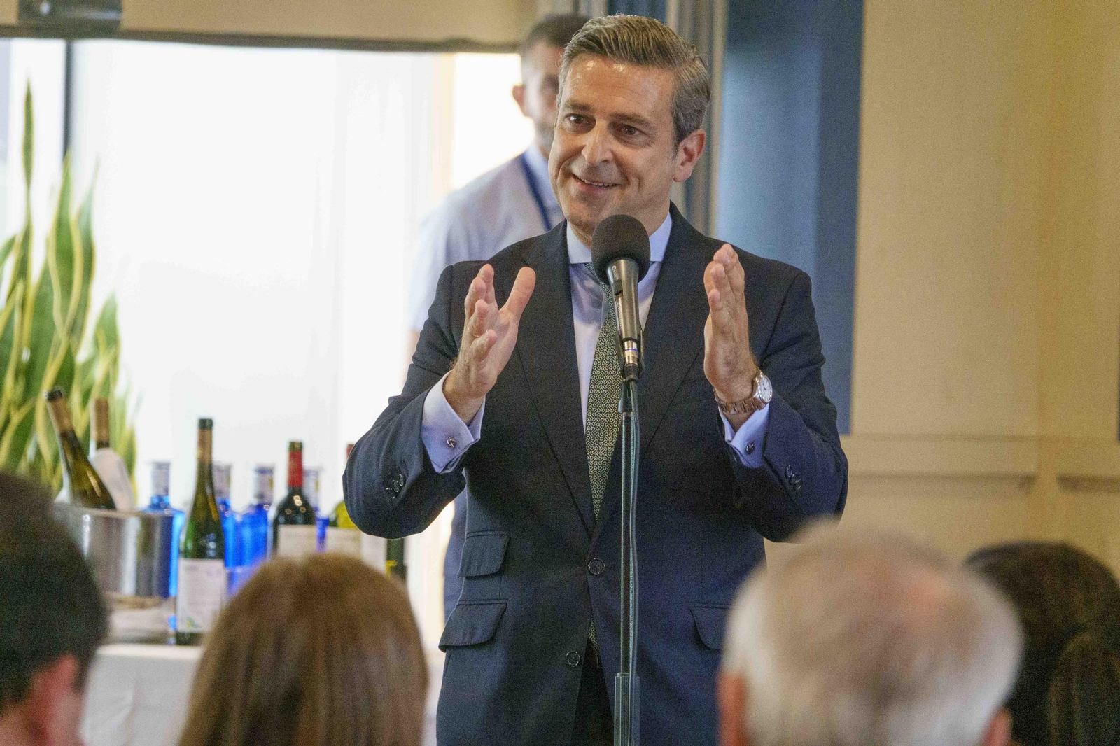 Galería | Emotiva despedida en Vigo al exjuez decano Germán Serrano