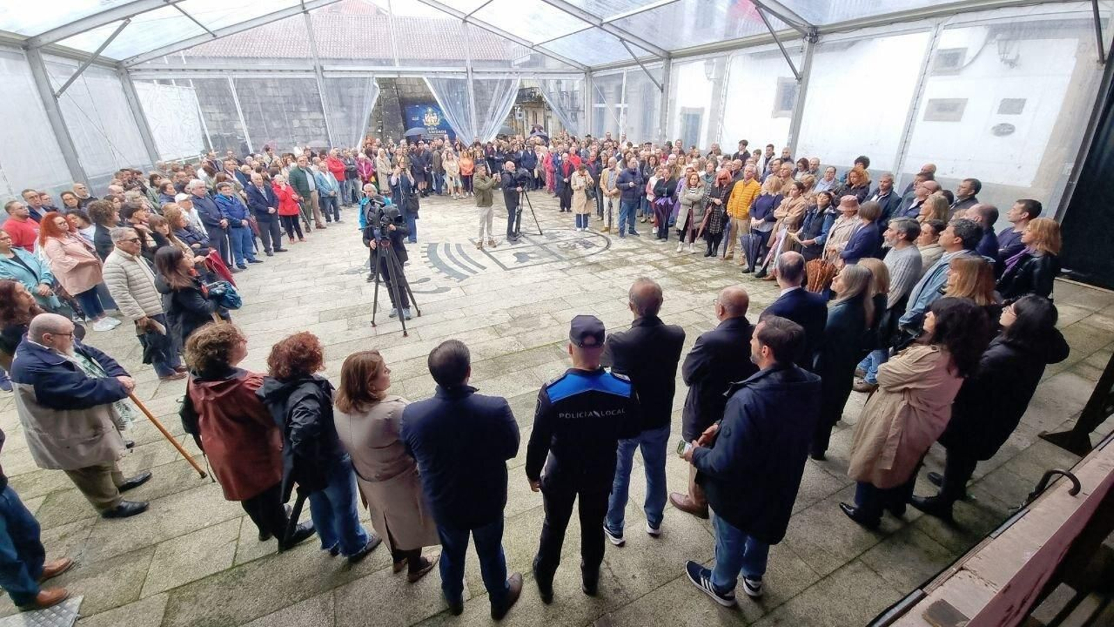 Minuto de silencio por Estela Blach en Baiona. // Vicente Alonso