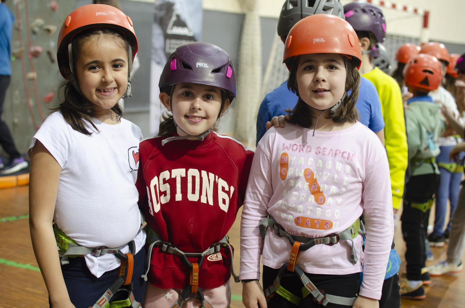 Galería | Jornada escolar de escalada en Os Remedios