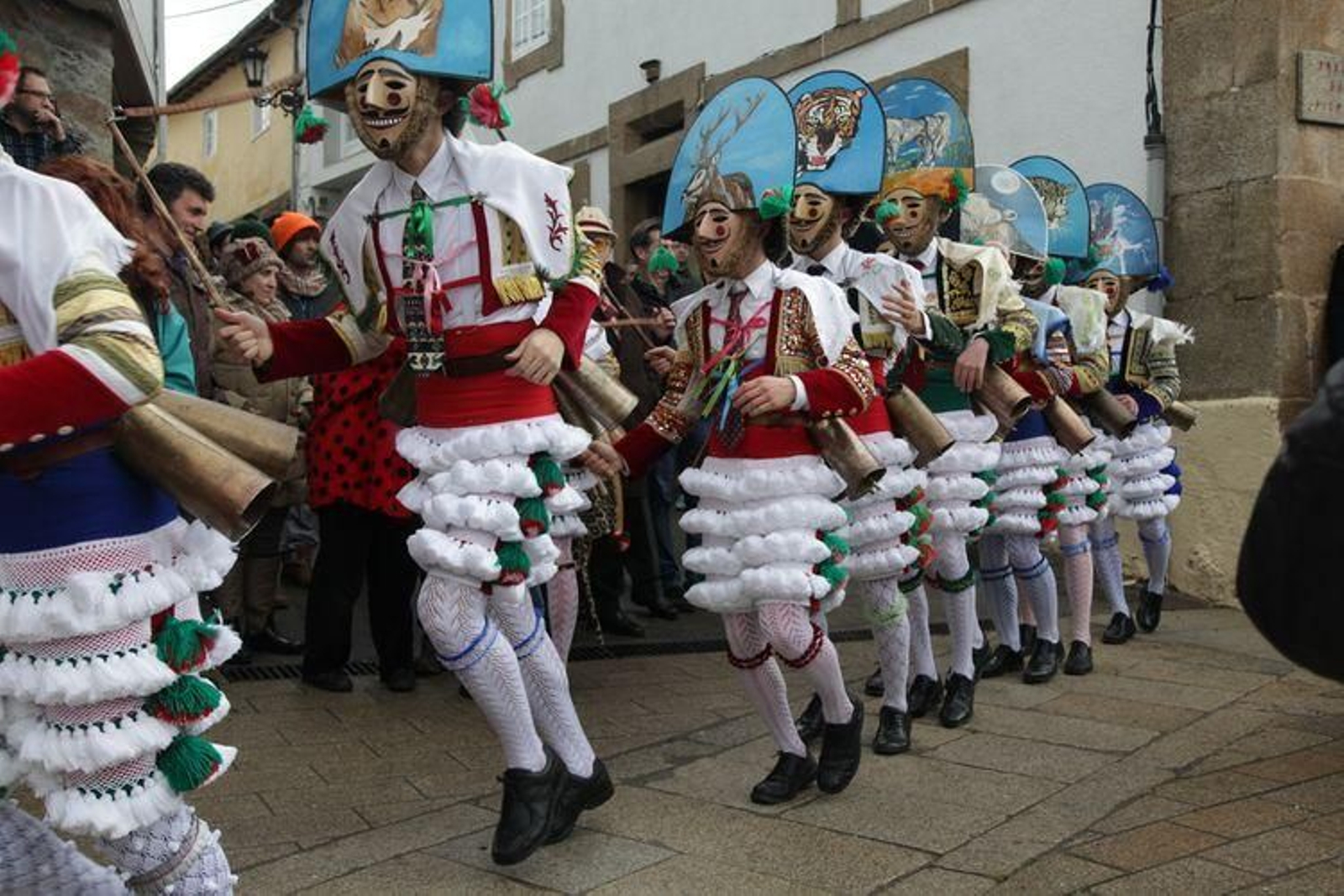 Laza recibe a los peliqueiros con bica y licor café