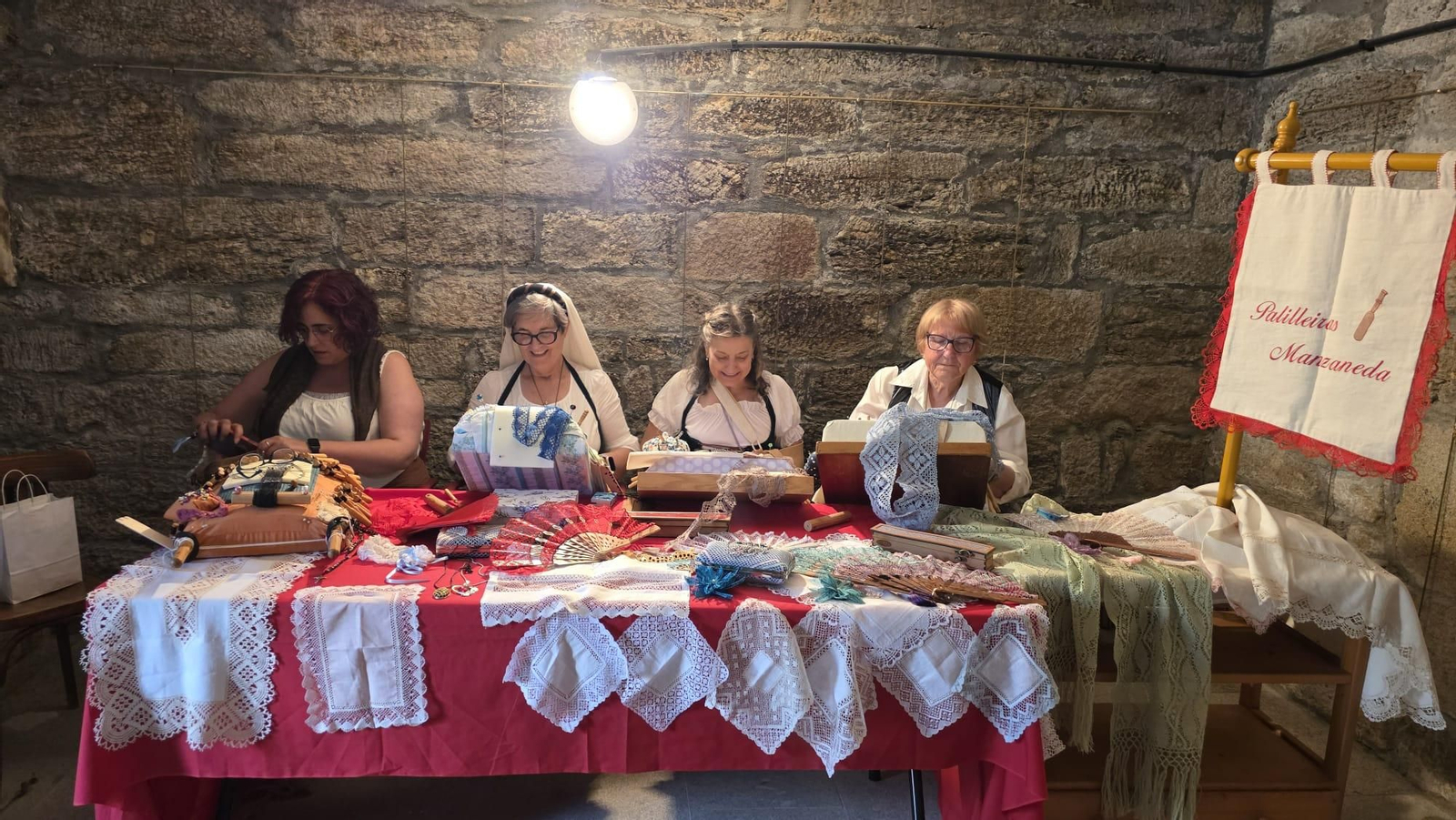 Galería | Manzaneda viaja al pasado con el éxito de su primera feria medieval