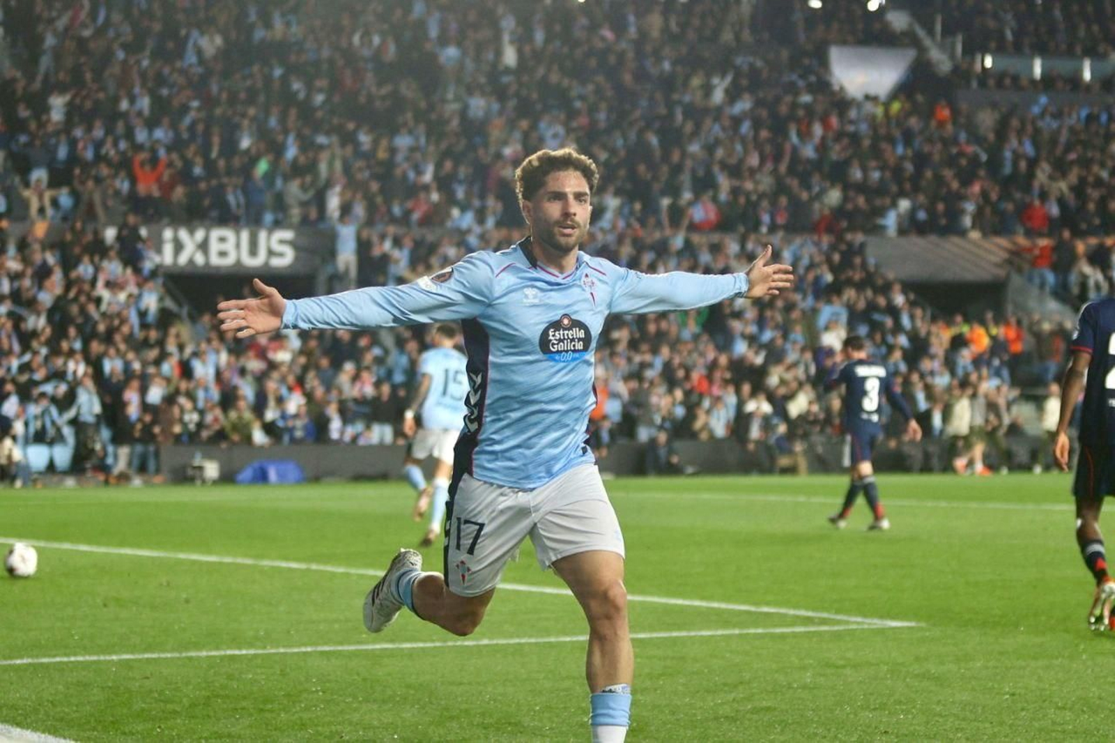 Galería | El Celta y el Olympique, un duelo de altura en Balaídos