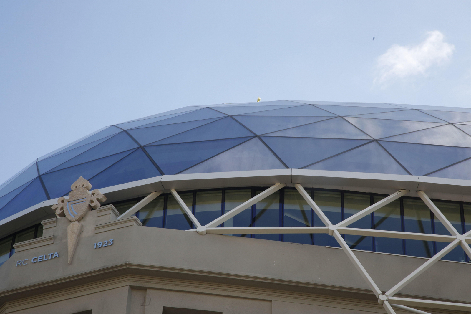 La cúpula es el principal elemento arquitectónico de la nueva sede del Celta en la calle Príncipe.