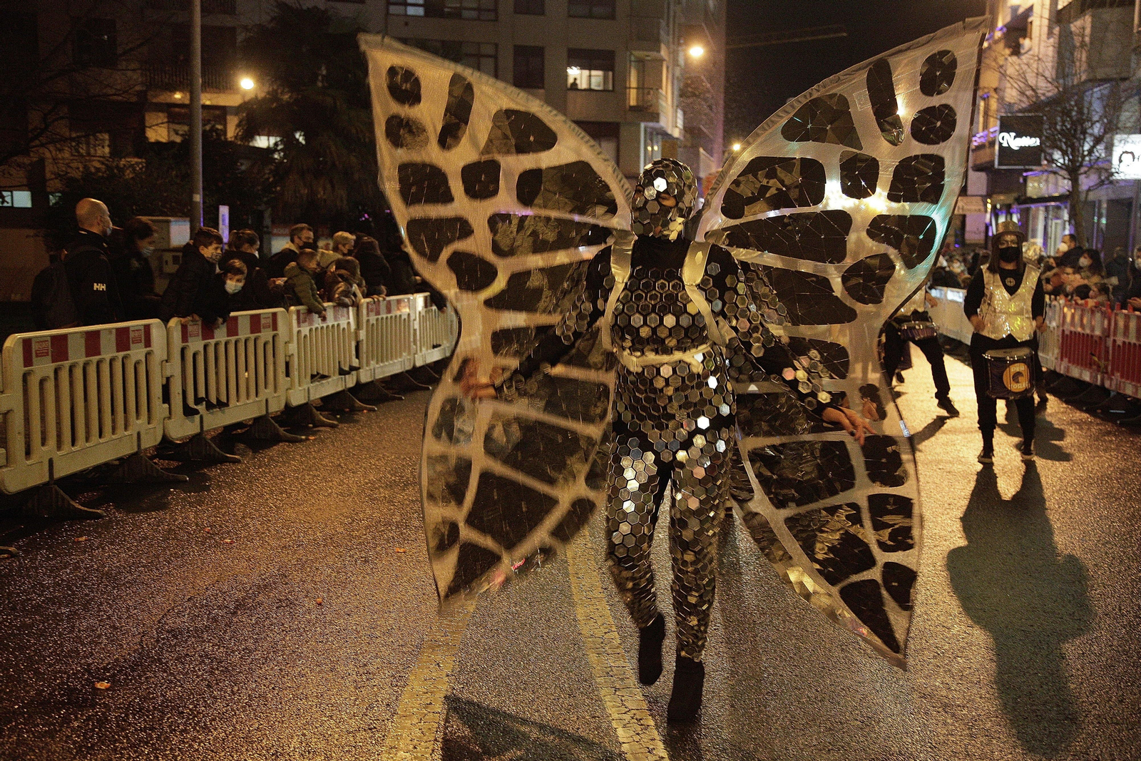 OURENSE. Fantasía y luz en el desfile de los Reyes Magos por la ciudad. // Miguel Ángel