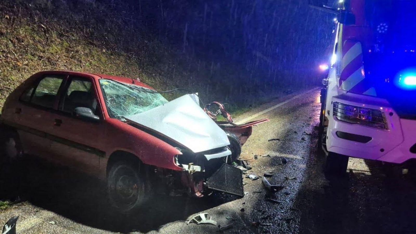 Así quedaron los coches de tras el brutal impacto en Muíños