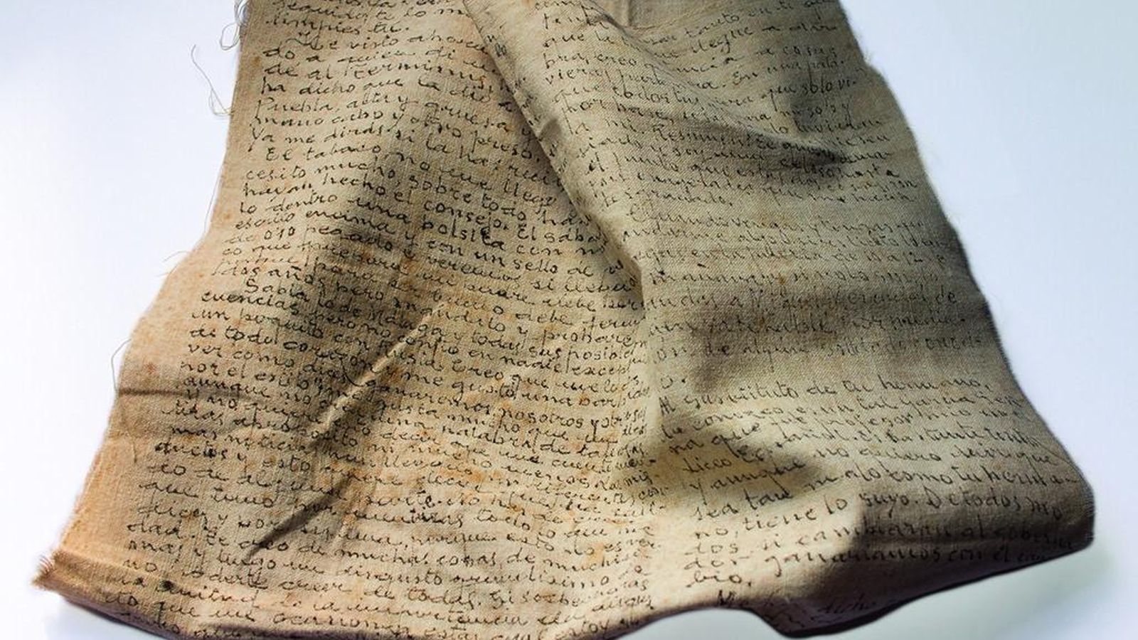 Retazos de telas con cartas