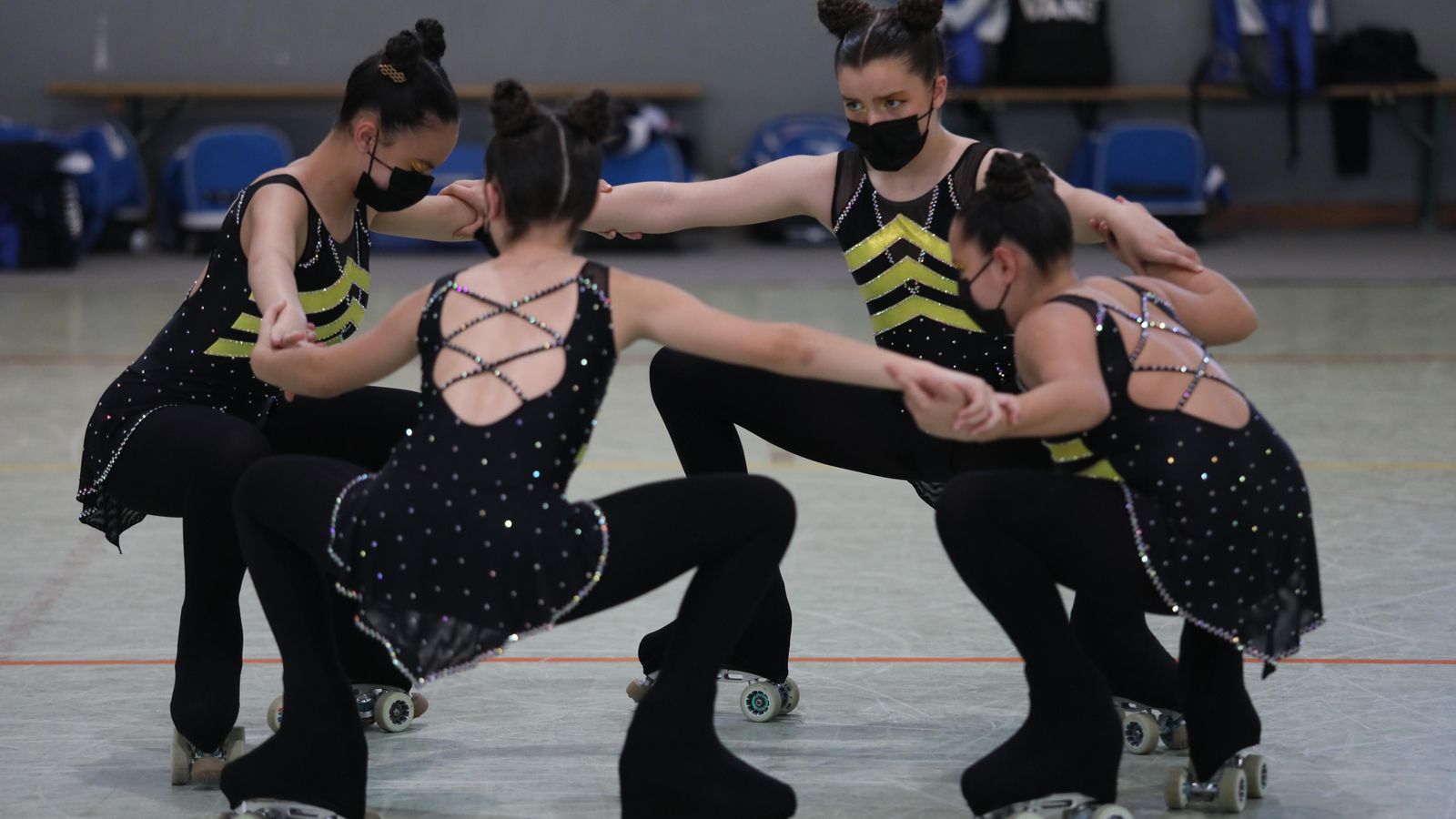 Las instalaciones del polideportivo Paco Chao de O Carballiño acogieron la Copa Gallega de grupos show, que tuvo al Club Aehde y al CD Ourela como representación provincial. (José Paz)