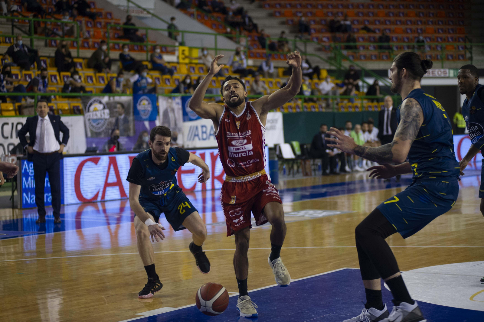 Baloncesto en el Pazo Paco Paz COB-Murcia